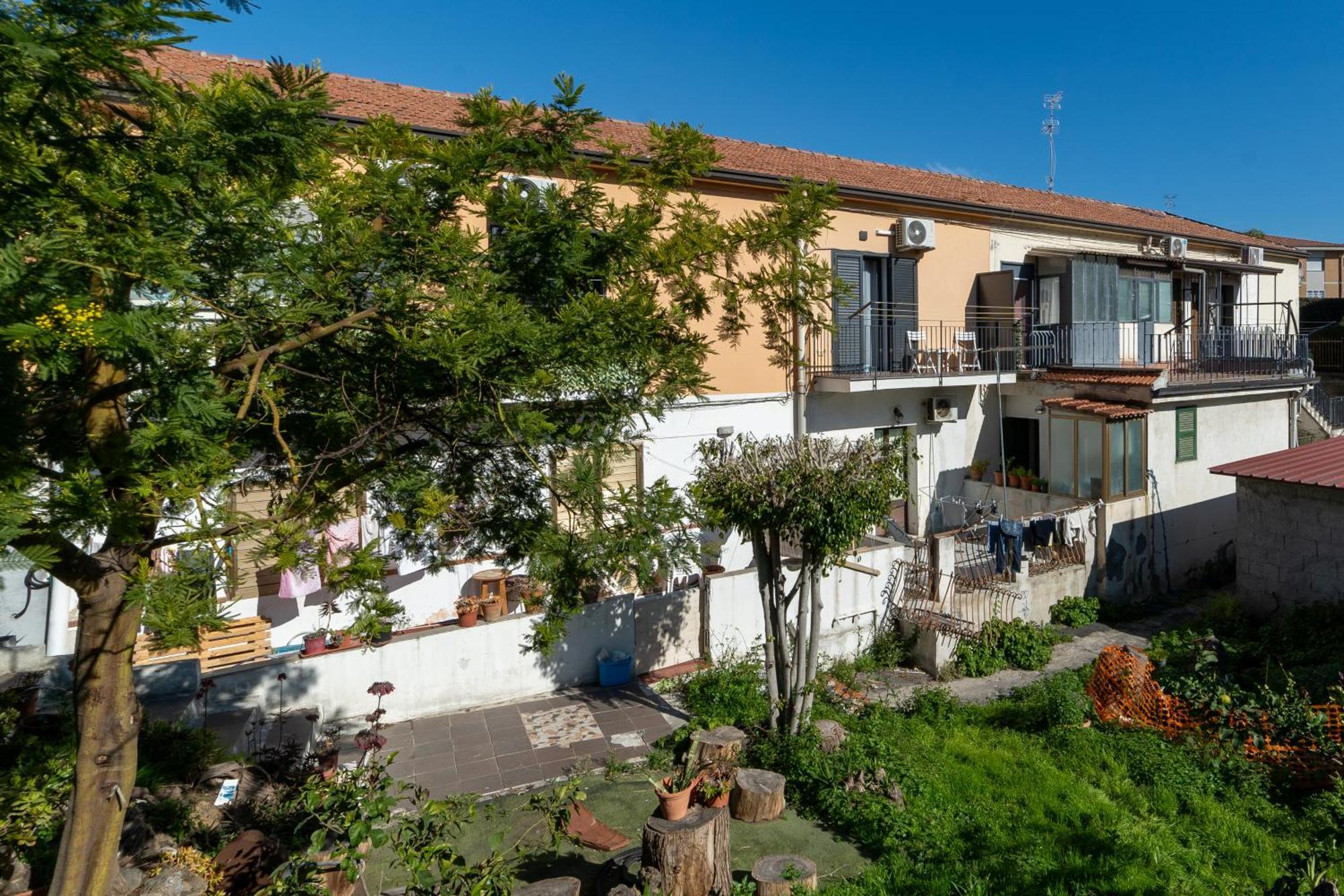 Апартаменты Casa La Scivola Катания Экстерьер фото