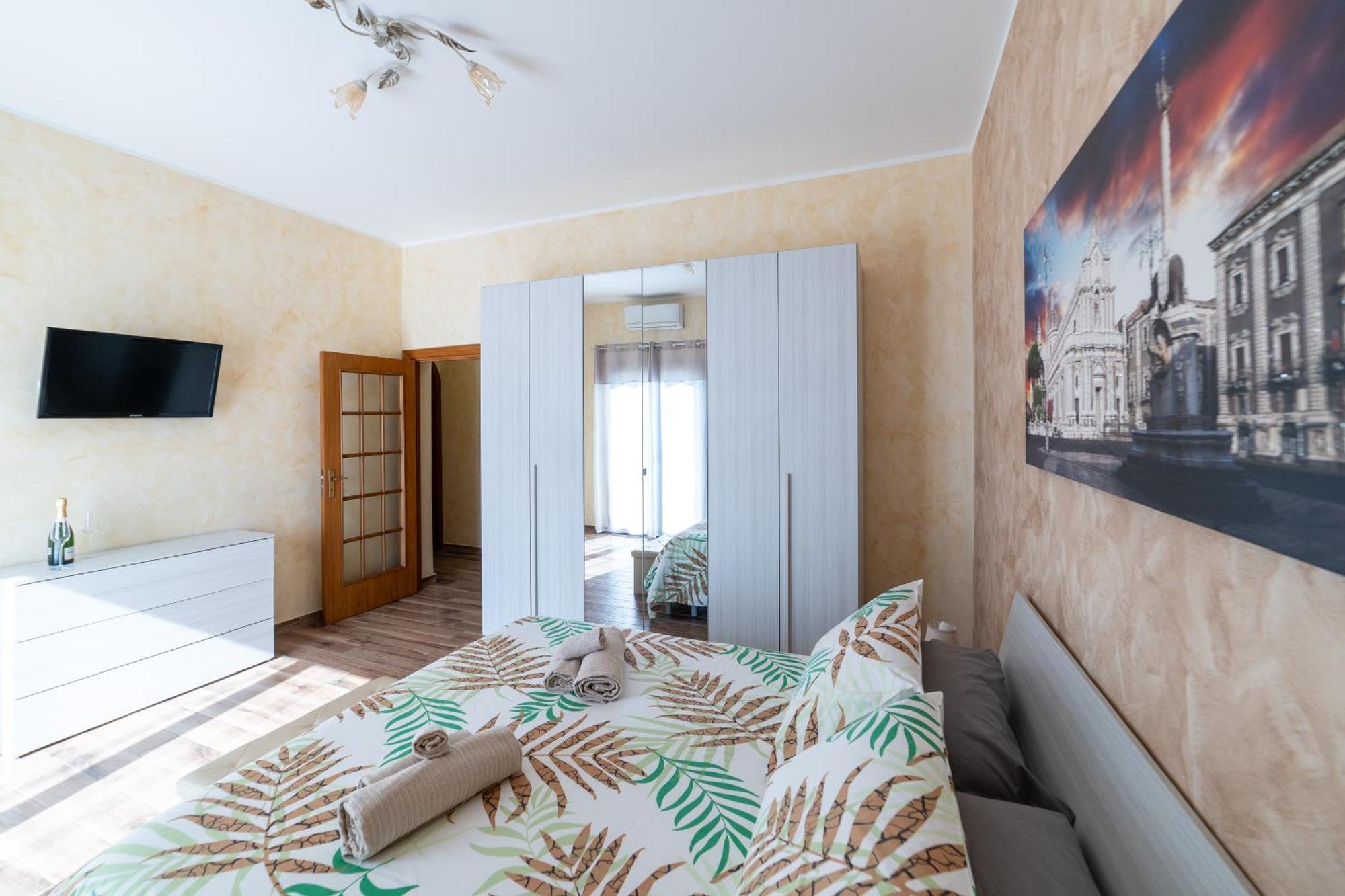 Апартаменты Casa La Scivola Катания Экстерьер фото