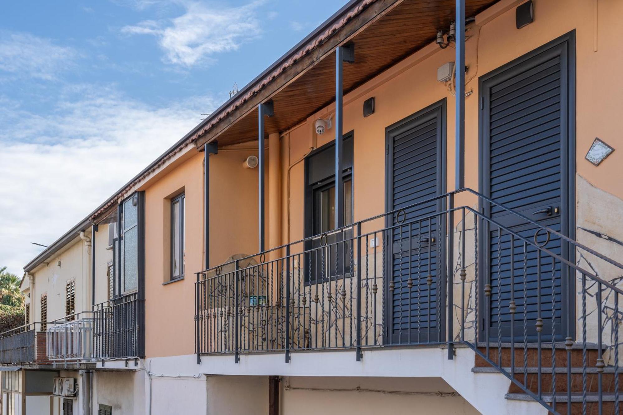 Апартаменты Casa La Scivola Катания Экстерьер фото